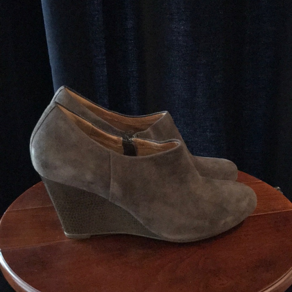 Clarks Artisan suede booties